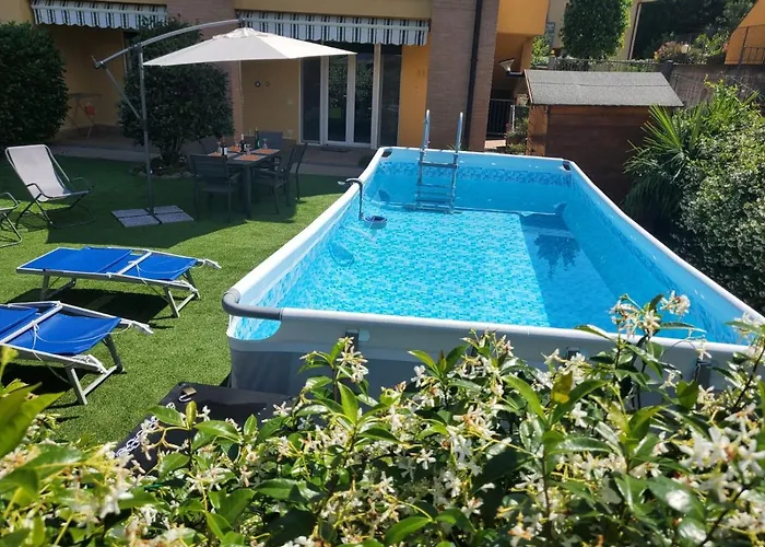 A Due Passi Dal