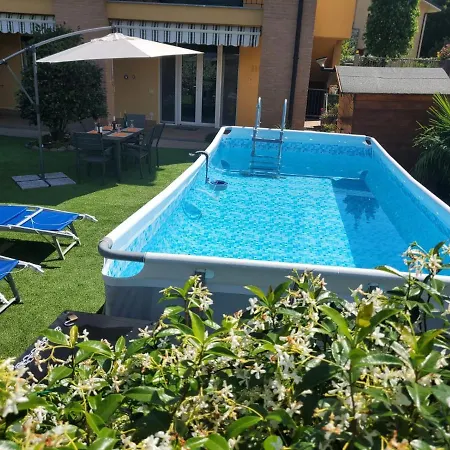 A Due Passi Dal